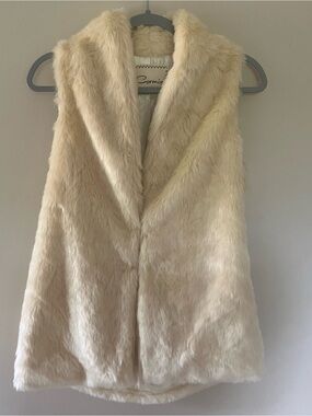 CARMIN Cream Faux Fur Vest Jacket Size Small Cozy Winter Glam